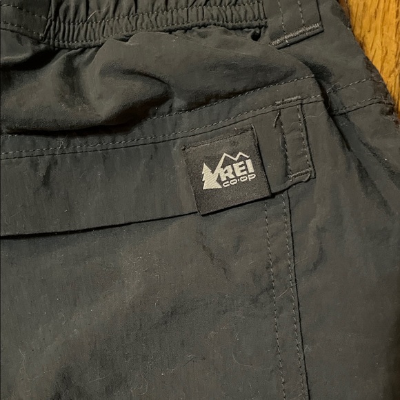 REI Co-Op Relaxed Men's Black Cargo Shorts Size 30 - Picture 9 of 10